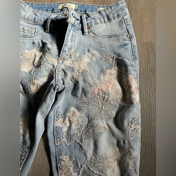 Floral and butterfly embroidered Jessica Simpson Jeans - Picture 2 of 4